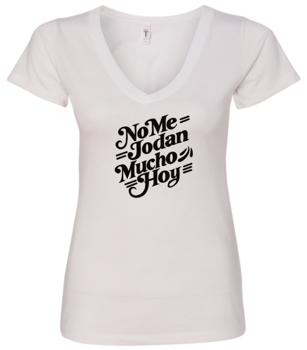 white v-neck t-shirt saying no me jodan mucho hoy